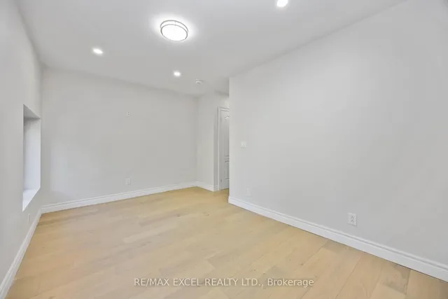 Additional image 46 of 806 Gladstone Ave