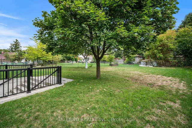 Additional image 40 of 11 Compton Cres