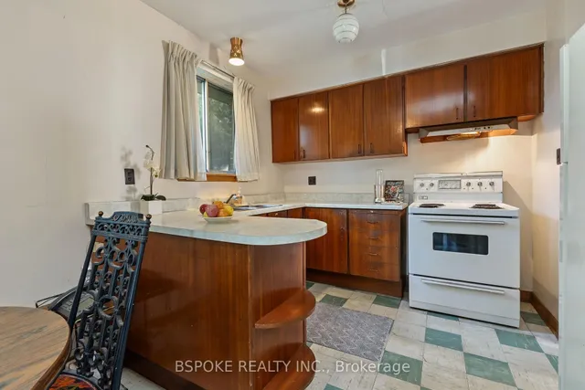 Additional image 11 of 54 Warner Ave