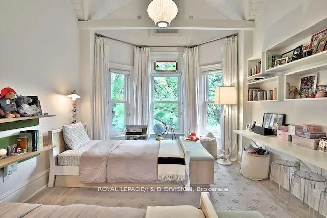 Additional image 28 of 426 Ontario St