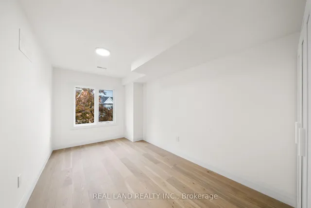 Additional image 23 of 30 Winnifred Ave