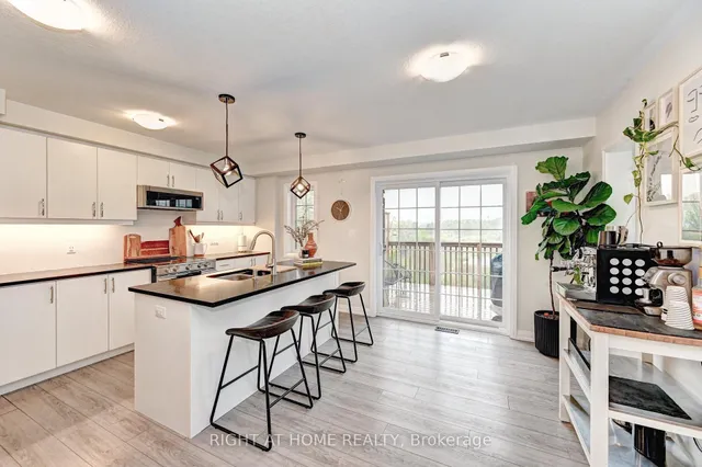 Additional image 13 of 14 Bank Swallow Cres