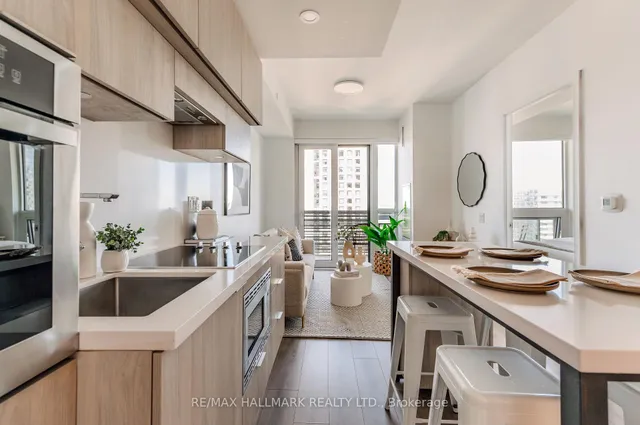 Additional image 11 of 39 Roehampton Ave Unit 2902