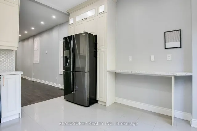 Additional image 8 of 584 Eastern Ave