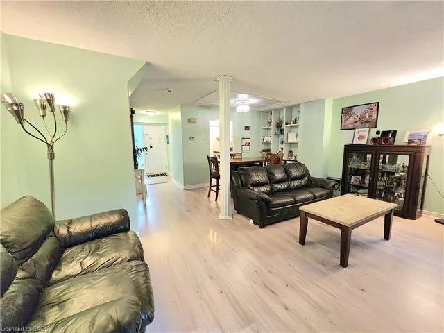 Additional image 17 of 32 Mowat Blvd Unit 8