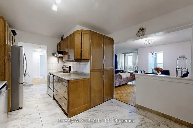 Additional image 15 of 627 The West Mall Unit 1810