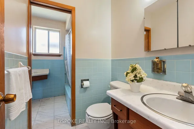 Additional image 17 of 54 Warner Ave