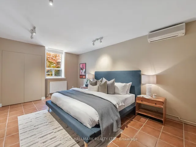 Additional image 42 of 839 Carlaw Ave