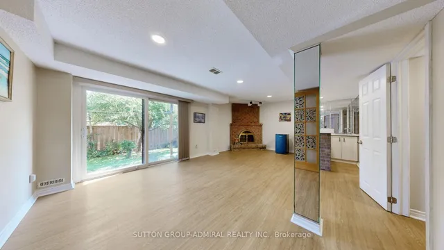 Additional image 40 of 33 Carnival Crt