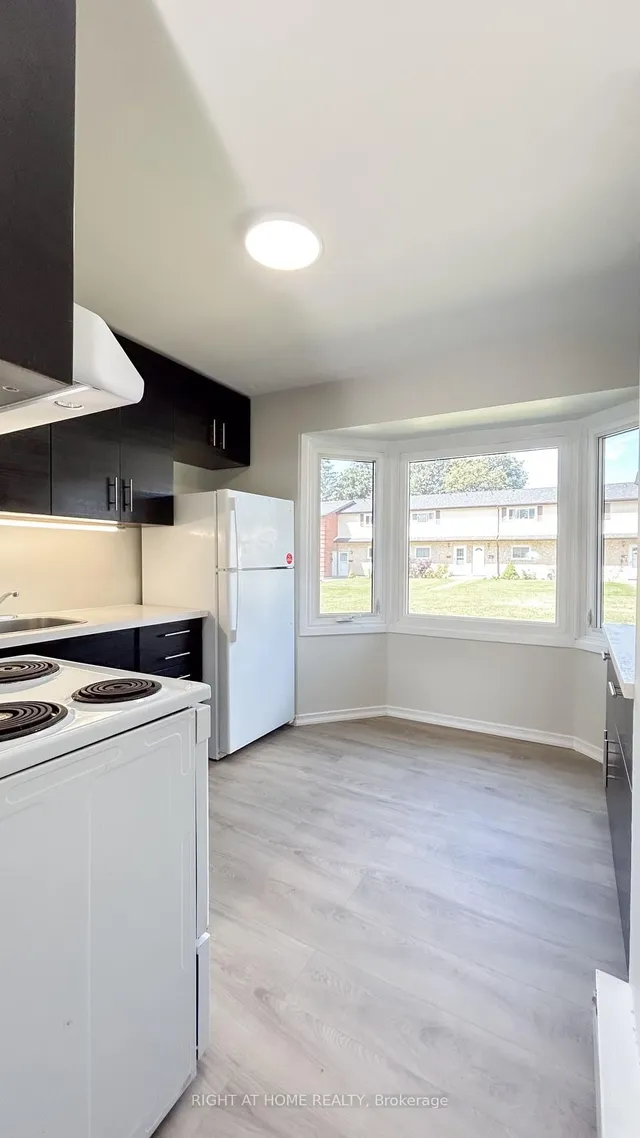 Additional image 5 of 160 Jansen Ave Unit 32