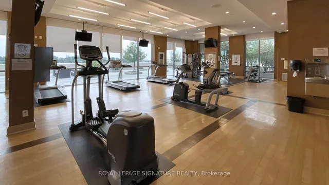 Additional image 16 of 181 Village Green Sq Unit 915