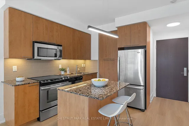 Additional image 9 of 70 Roehampton Ave Unit 719