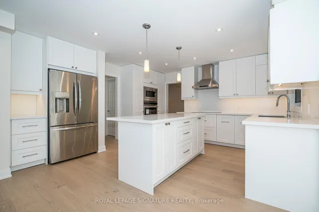 Additional image 9 of 11 Royal Rouge Tr