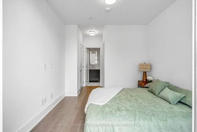 Additional image 28 of 155 Merchants' Wharf Unit 826