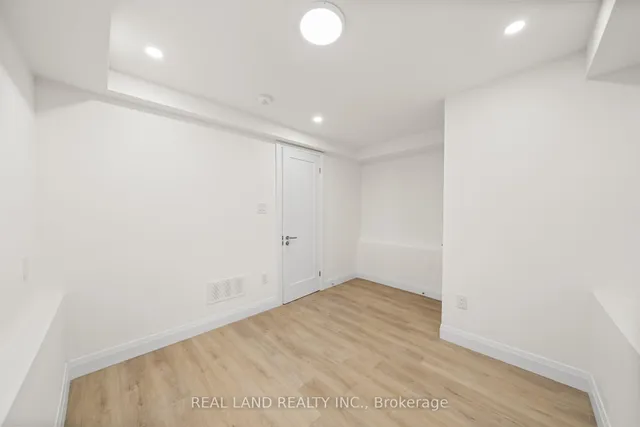 Additional image 44 of 30 Winnifred Ave