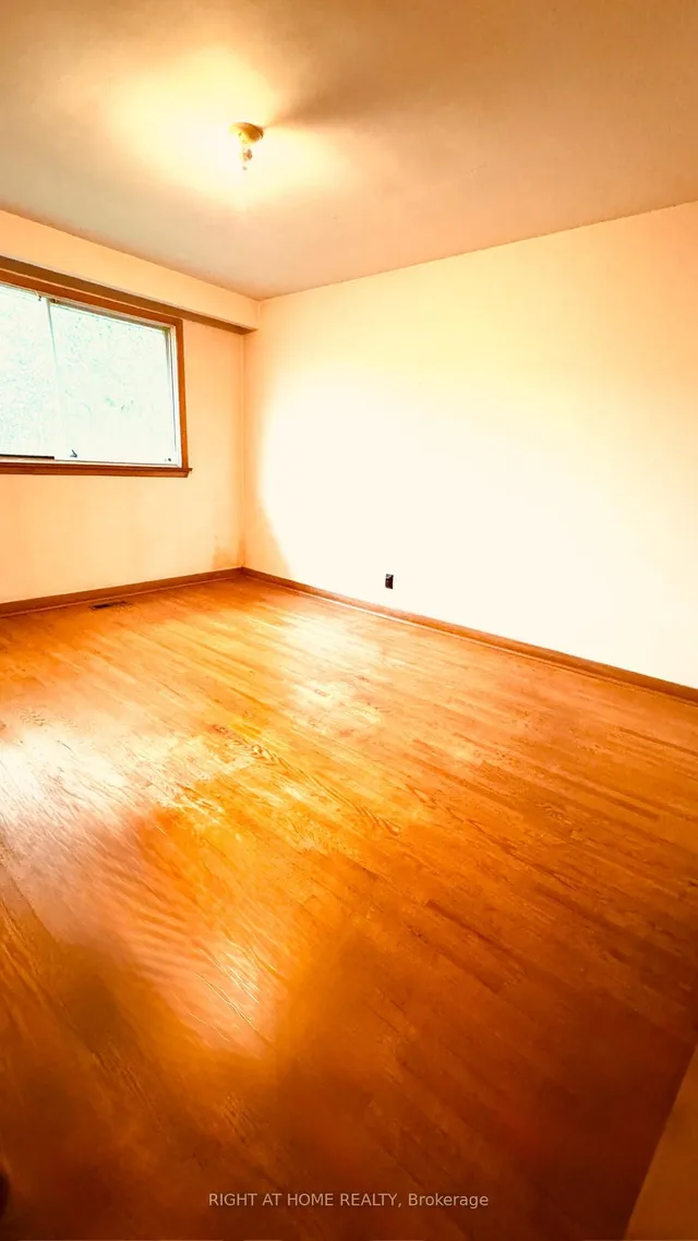 Additional image 4 of 87 FENELON Dr