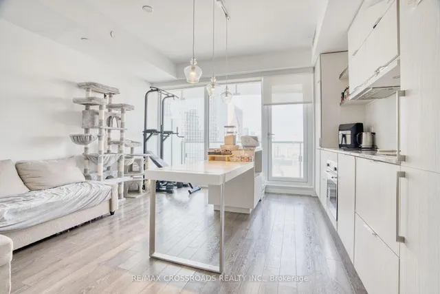 Additional image 2 of 197 Yonge St Unit 1510