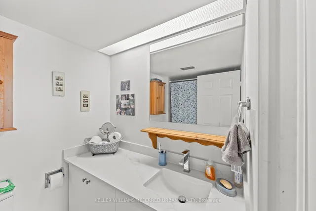 Additional image 32 of 705 King St Unit 413