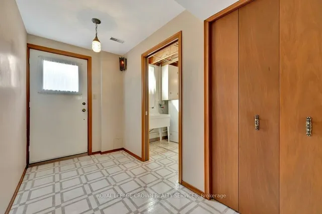 Additional image 38 of 73 Champlain Cres