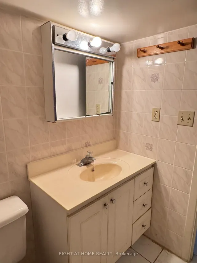 Additional image 18 of 755 Gerrard St