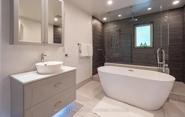 Additional image 21 of 151 Forman Ave