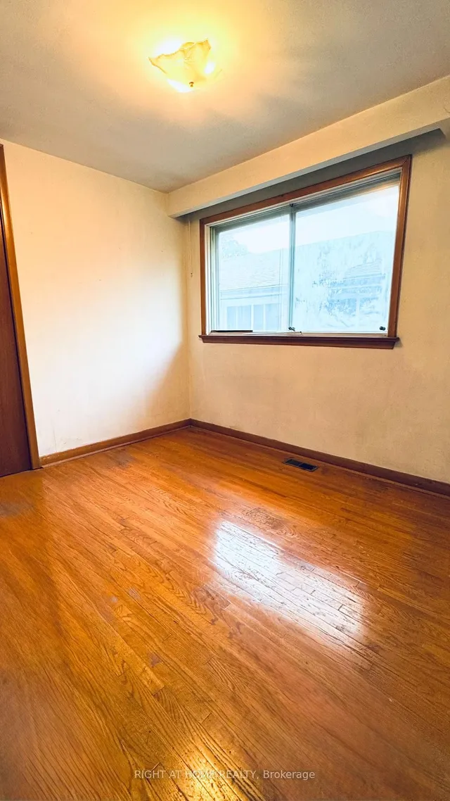 Additional image 5 of 87 FENELON Dr