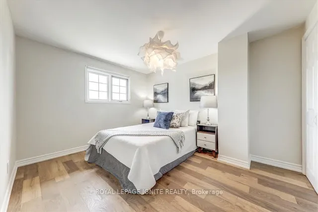 Additional image 19 of 26 Halfmoon Sq