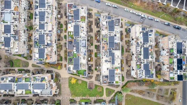 Additional image 41 of 34 Western Battery Rd Unit 413