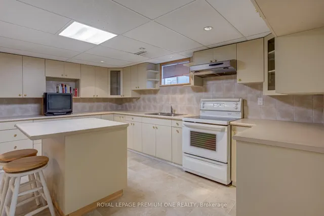 Additional image 35 of 41 Whitley Ave