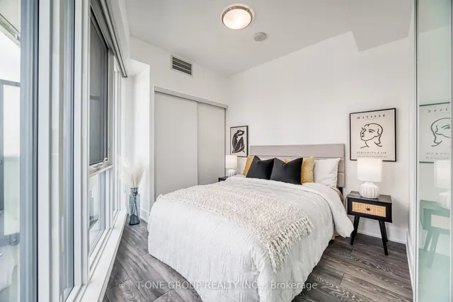 Additional image 21 of 403 Church St Unit 2102