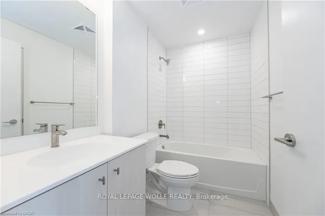 Additional image 19 of 15 Wellington St Unit 907