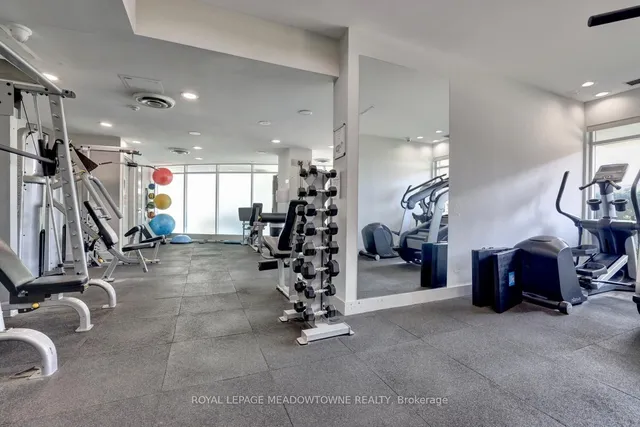 Additional image 29 of 600 Queens Quay Unit 633