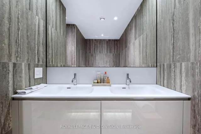 Additional image 32 of 20 Scrivener Sq Unit 301