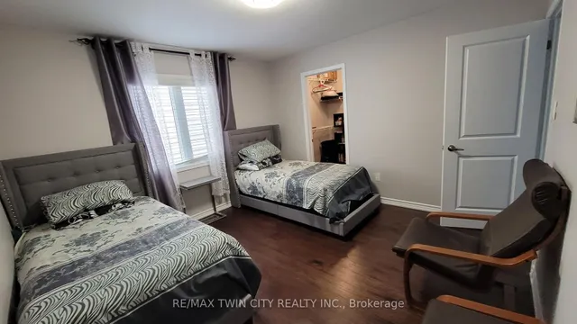Additional image 23 of 231 Grovehill Cres