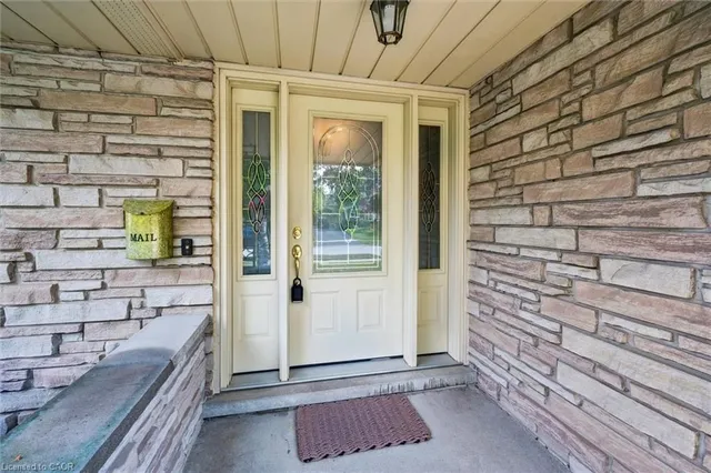 Additional image 38 of 46 Larkspur Cres