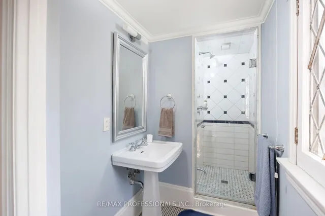 Additional image 45 of 16 Kingsway Cres