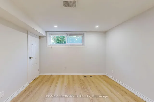 Additional image 36 of 162 Lord Roberts Dr