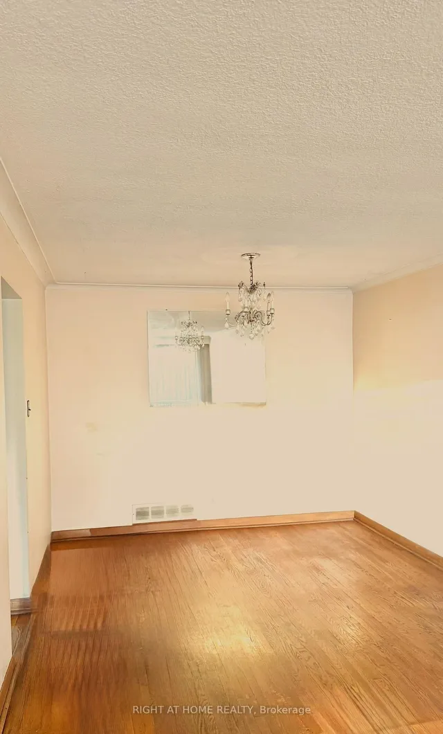 Additional image 15 of 87 FENELON Dr