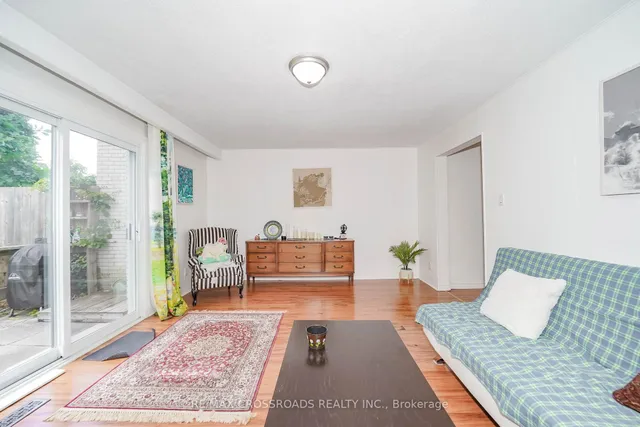 Additional image 33 of 8 Topaz Gate