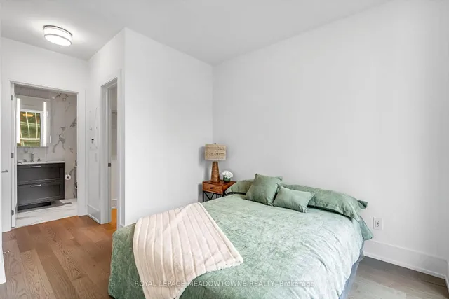 Additional image 27 of 155 Merchants' Wharf Unit 826