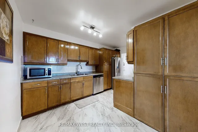 Additional image 14 of 627 The West Mall Unit 1810