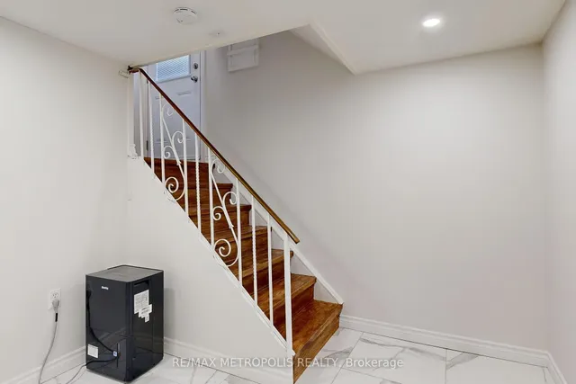 Additional image 34 of 162 Lord Roberts Dr