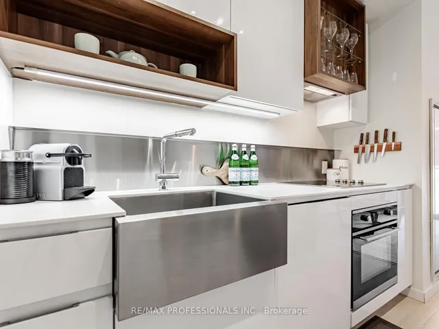 Additional image 8 of 383 Sorauren Ave Unit 401