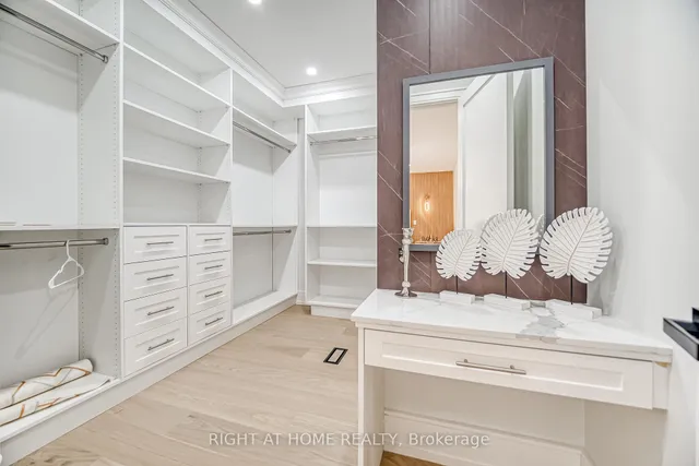 Additional image 27 of 203 Scarboro Cres