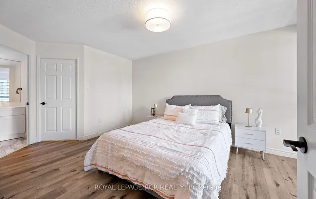 Additional image 15 of 887 Bay St Unit 1412