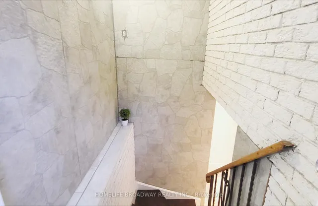 Additional image 21 of 53 Marblemount Cres