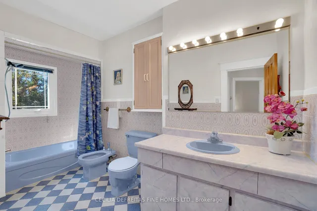 Additional image 33 of 48 Westmount Ave