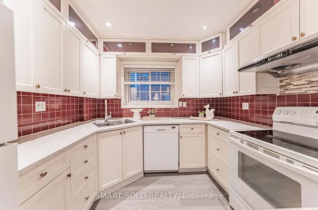 Additional image 10 of 889 Avenue Rd