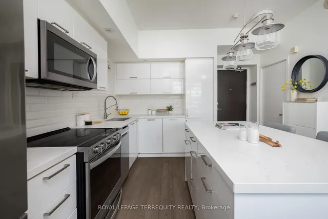 Additional image 12 of 25 Capreol Crt Unit 303