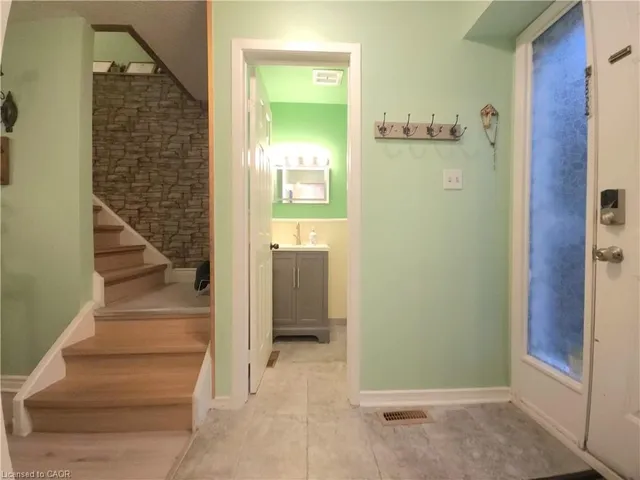 Additional image 7 of 32 Mowat Blvd Unit 8